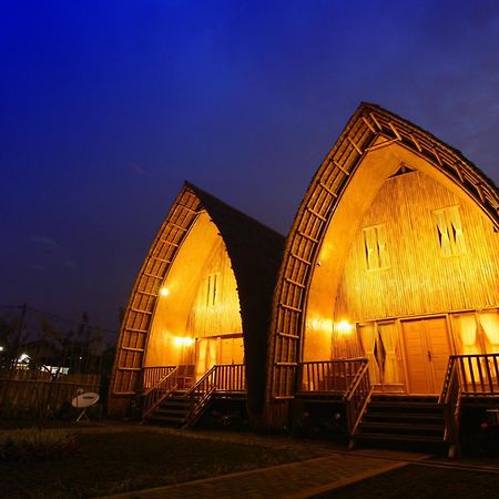 Villa Chavaminerva Bambu - Lembang Cikareumbi المظهر الخارجي الصورة